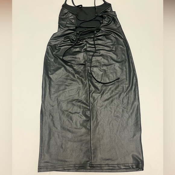 NWOT 💣🔥🖤 gorgeous Black Faux Leather Midi dress size L - Picture 16 of 16